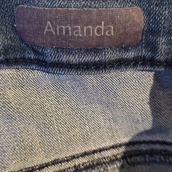 Gloria Vanderbilt Blue Jeans with Embroidered Pockets - Picture 5 of 5